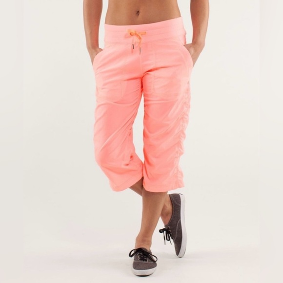 Lululemon Studio Crop | Bleached Coral | Size 8
NWOT Rare Retired 2014 edition. - Picture 1 of 10